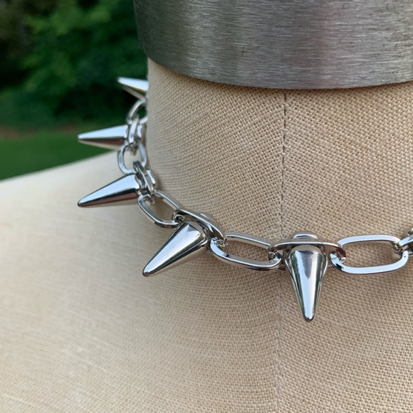 Lightweight Spike Collar Necklace - Picture 2 of 5